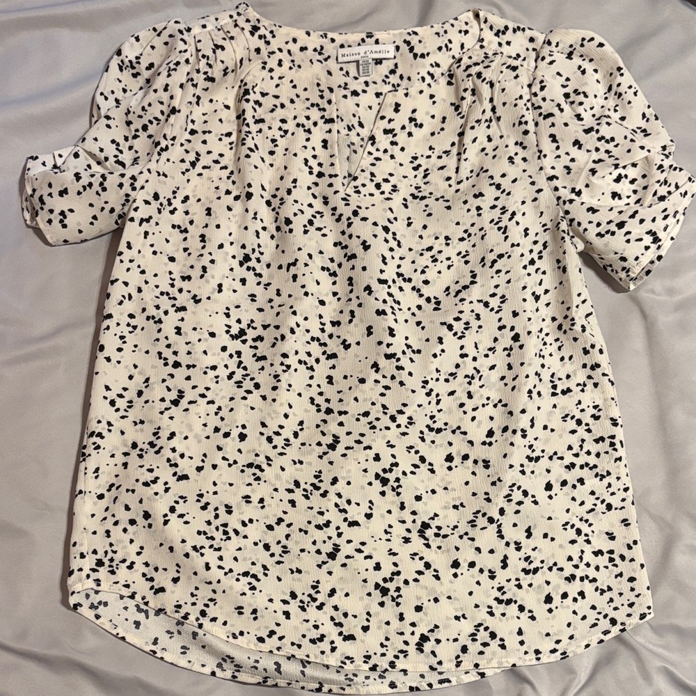 Chic White and Black Patterned Blouse